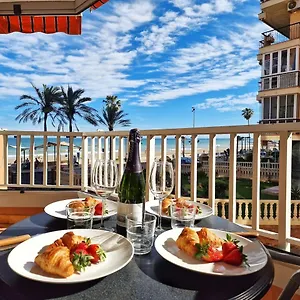 Amplio Apartamento Con Terraza En Primera Linea De Playa Fuengirola